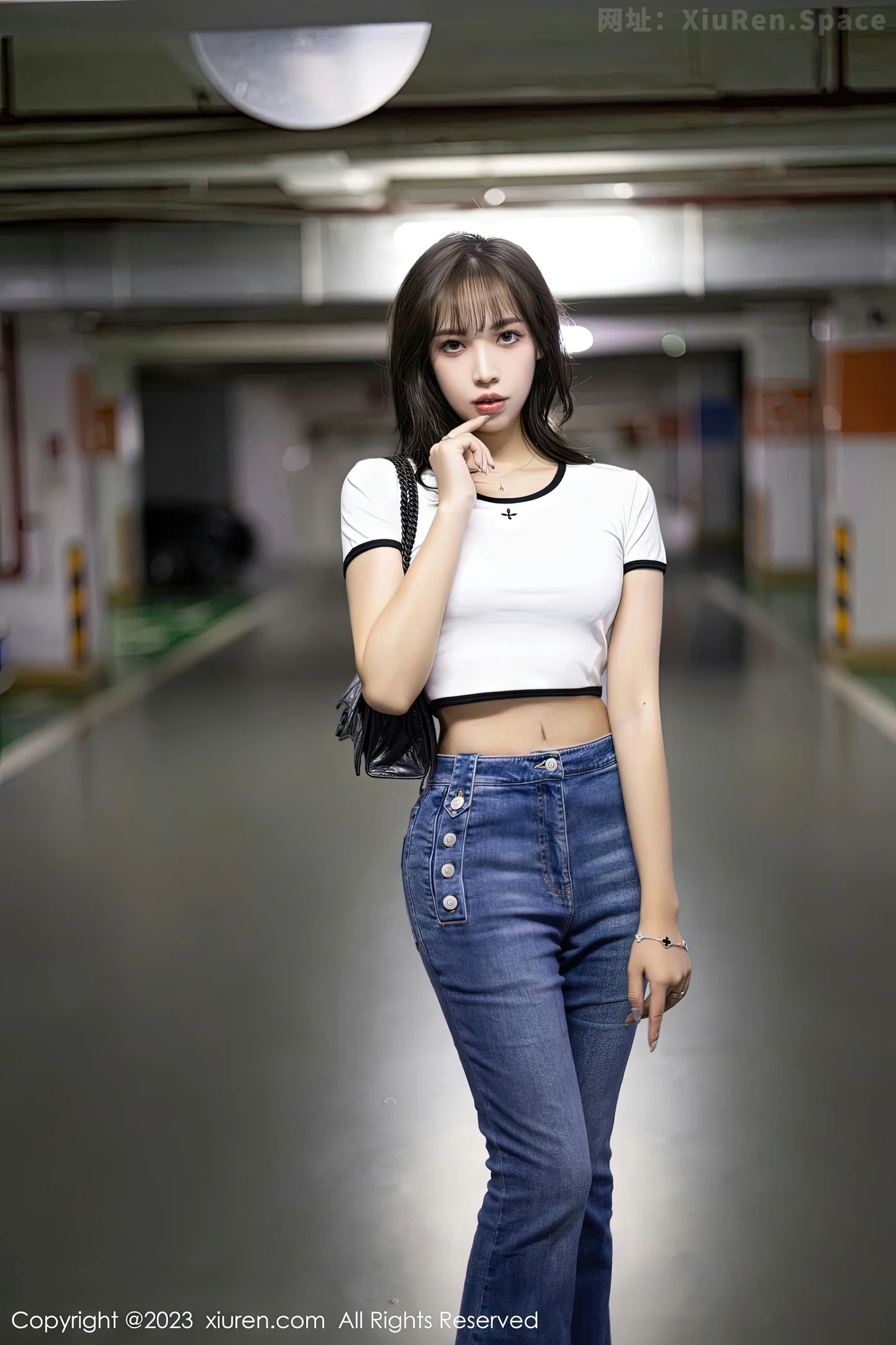 图片[3]-[XiuRen秀人网]2023.01.18 VOL.6150 icy猪 黑色短裙与蕾丝内衣加黑丝美腿性感私房写真集-秀人网官方网站